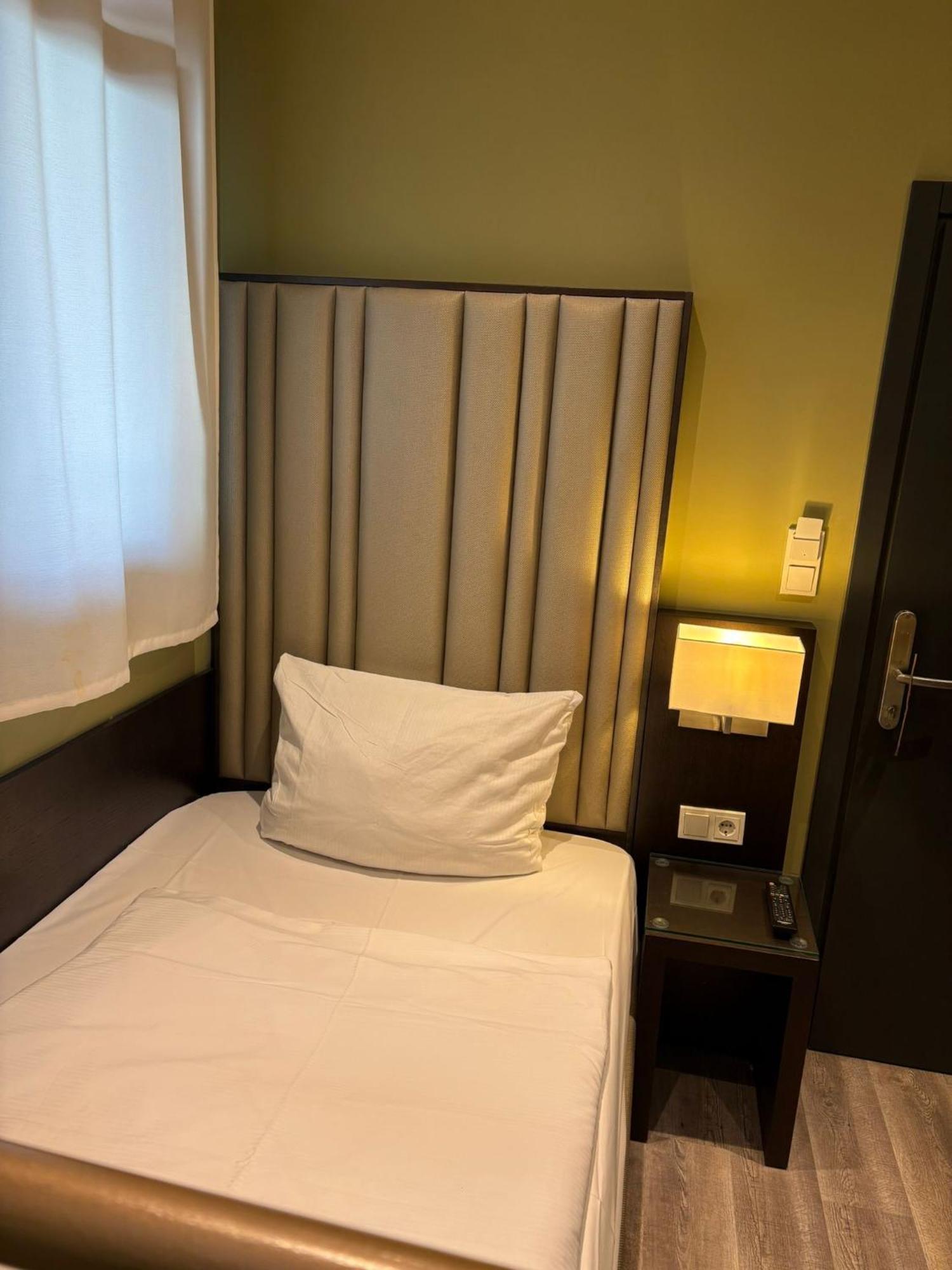 Hotel Athen Kelsterbach Frankfurt Airport Exterior foto